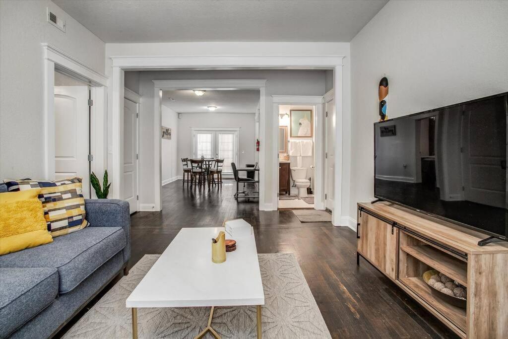 Oasis Midtown Kc- 2 Bedroom Apt カンザスシティ エクステリア 写真