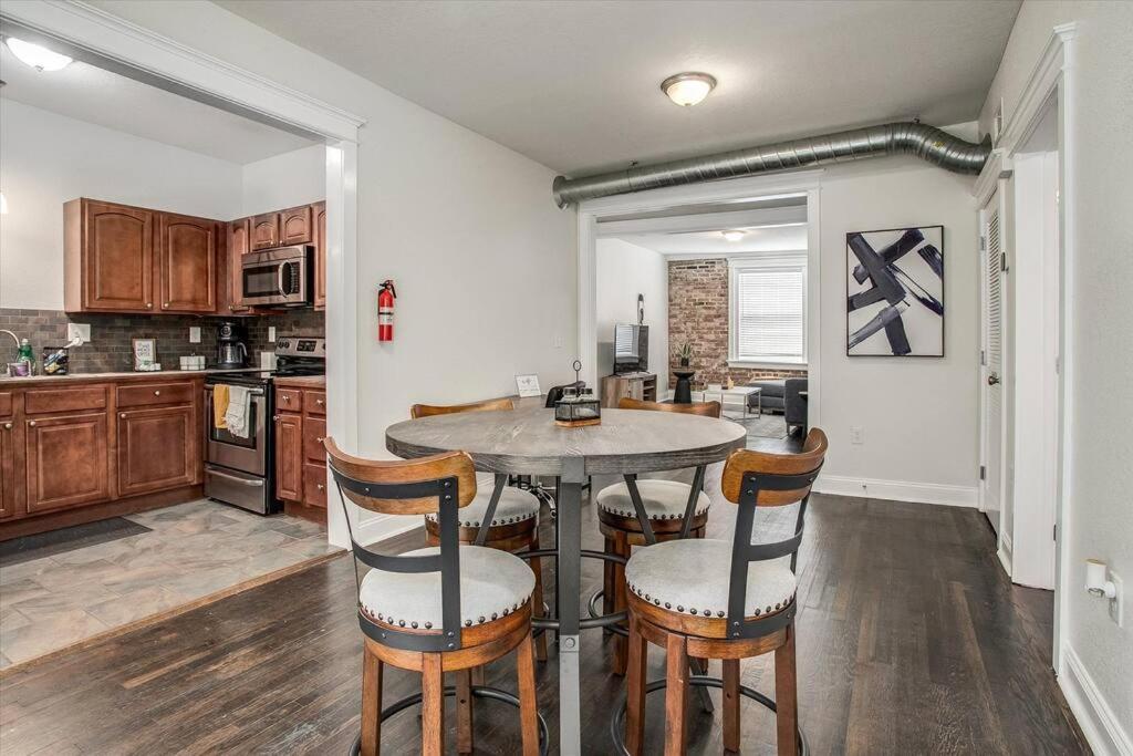 Oasis Midtown Kc- 2 Bedroom Apt カンザスシティ エクステリア 写真