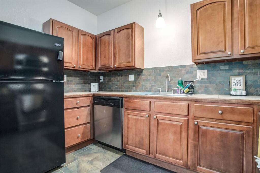 Oasis Midtown Kc- 2 Bedroom Apt カンザスシティ エクステリア 写真