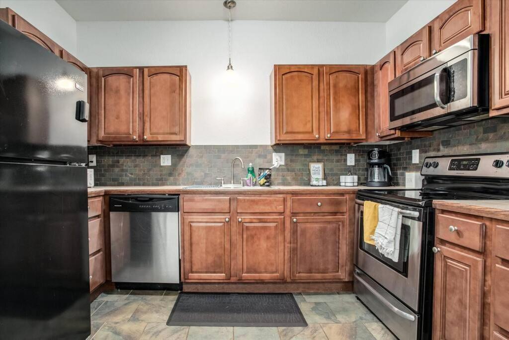 Oasis Midtown Kc- 2 Bedroom Apt カンザスシティ エクステリア 写真