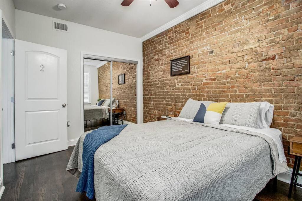 Oasis Midtown Kc- 2 Bedroom Apt カンザスシティ エクステリア 写真